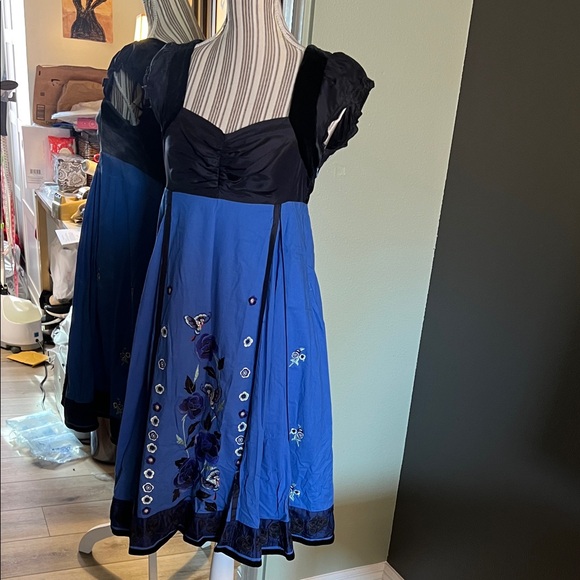 🛑 1 hour sale. Anthropologie, by Lithe, size 8, Black and Blue Floral Midi Dress - Picture 1 of 8